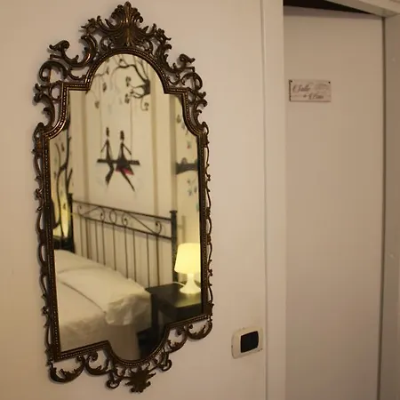 阿尔68迪卡沃尔广场酒店 住宿加早餐酒店 那不勒斯