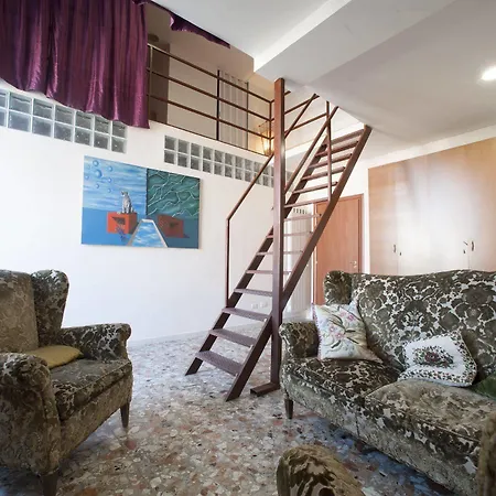 阿尔68迪卡沃尔广场酒店 那不勒斯