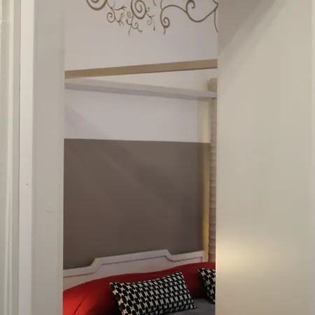 Al 68 Di Piazza Cavour Bed & Breakfast Naples