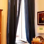 Al 68 Di Piazza Cavour 4* Nápoles